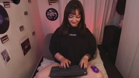 Snapshot of sarah_cuteeyes chatting on 06/21/26, 05:43 Sara online show from 06/21/26, 05:43