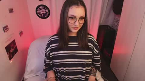 Snapshot of sarah_cuteeyes chatting on 06/24/26, 05:50 Sara online show from 06/24/26, 05:50