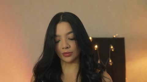 Snapshot of sarah_hiill chatting on 05/01/26, 12:15 online show from 05/01/26, 12:15