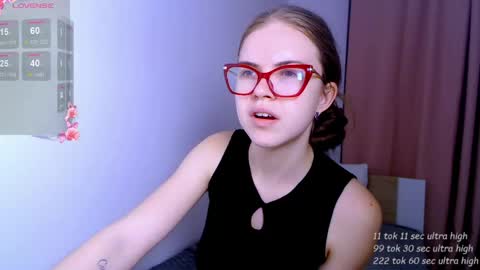 Snapshot of sarah_hs chatting on 05/30/26, 04:26 Sarah online show from 05/30/26, 04:26