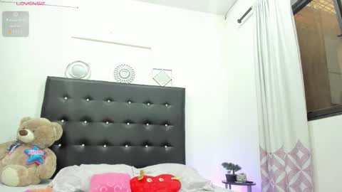 sarah_lowee online show from 09/21/25, 07:59