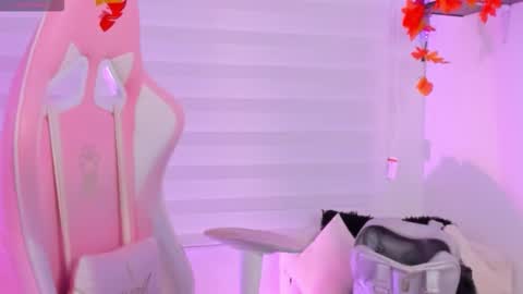 Sarah Ramirez online show from 11/20/25, 02:01