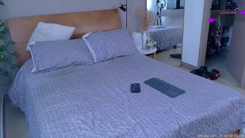 sarah_rayy online show from 09/19/25, 06:19