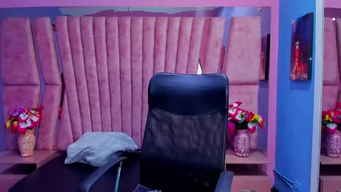 Sarah online show from 12/18/24, 01:45