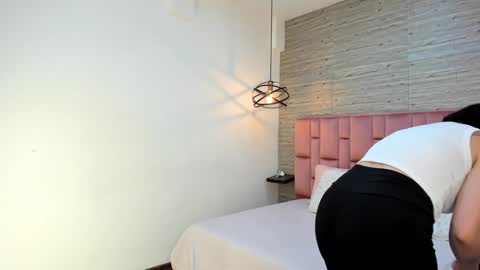 Sarah Deyvis online show from 01/18/25, 02:44