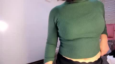 Sarah Deyvis online show from 03/10/25, 01:10