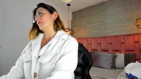 Sarah Deyvis online show from 10/14/25, 08:20