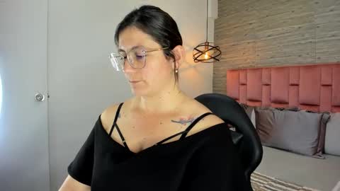 Sarah Deyvis online show from 10/22/25, 04:18