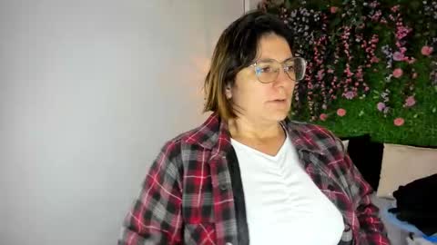 Sarah Deyvis online show from 11/30/25, 02:21