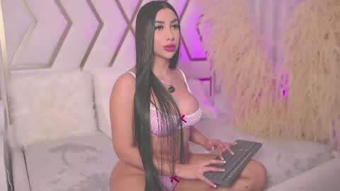 Snapshot of sarahgrey18 chatting on 07/22/26, 11:57 Sarah online show from 07/22/26, 11:57
