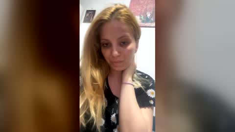 Snapshot of sarahhwild chatting on 06/02/26, 07:27 sarahhwild online show from 06/02/26, 07:27