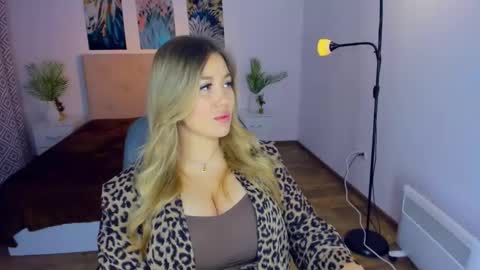 Sarah online show from 01/17/25, 03:11