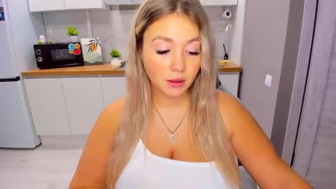 Sarah online show from 10/11/25, 01:42