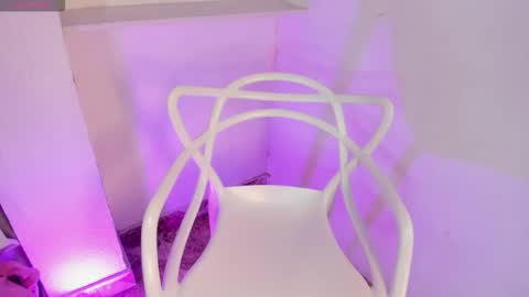 Sarahnovoa  online show from 12/18/25, 12:11