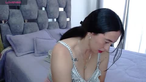 Lia online show from 10/27/25, 03:05