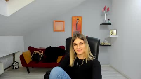 sarahowenn online show from 12/18/25, 08:59