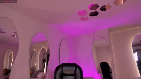 Sarah Rhodes online show from 01/16/26, 11:47