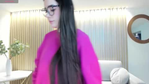 Sarah Rhodes online show from 02/18/26, 12:34