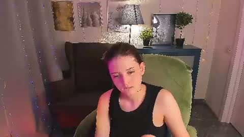 Snapshot of sarahshelby chatting on 06/17/26, 09:49 Sarah online show from 06/17/26, 09:49