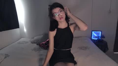 Sarah  online show from 10/31/25, 01:45