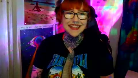 Snapshot of saraht666 chatting on 05/16/26, 06:32 Sarah T online show from 05/16/26, 06:32