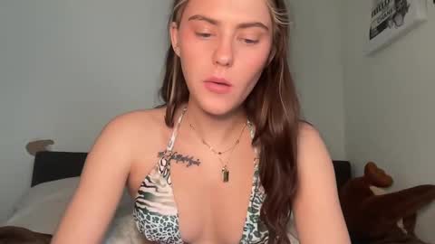 SarahxOliver online show from 11/20/25, 07:24