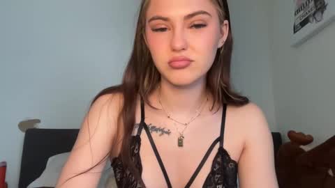 SarahxOliver online show from 12/18/25, 03:07