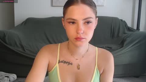 Snapshot of sarahxaoliver1 chatting on 05/30/26, 02:14 SarahxOliver online show from 05/30/26, 02:14
