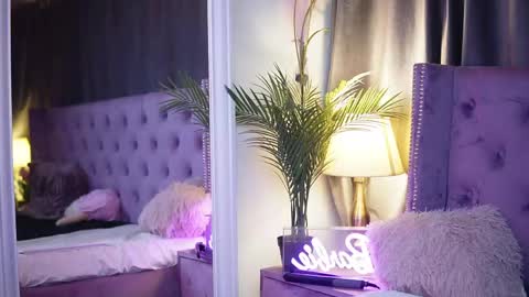 Snapshot of saraiangel chatting on 05/19/26, 01:56 Sarai online show from 05/19/26, 01:56
