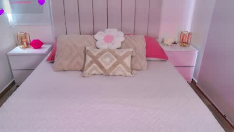 Sara jones   online show from 04/11/26, 03:38