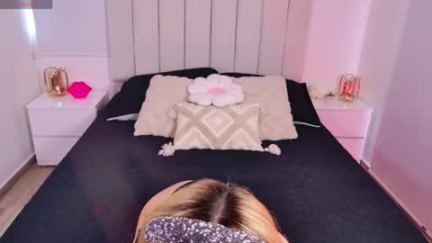 Sara jones   online show from 04/14/26, 04:24