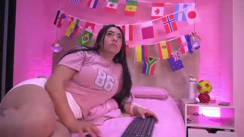 Snapshot of sarak_ chatting on 07/06/26, 11:51 Sara online show from 07/06/26, 11:51