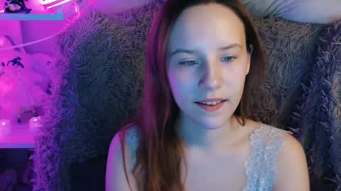 Snapshot of sarakaell chatting on 12/10/24, 01:43 Sara online show from 12/10/24, 01:43
