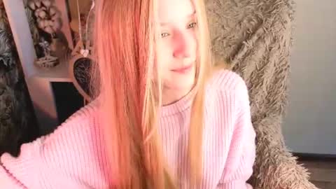 Snapshot of sarakaell chatting on 07/22/26, 01:19 Sara online show from 07/22/26, 01:19