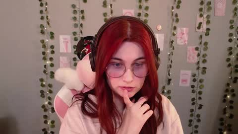 Sara online show from 12/18/25, 02:23