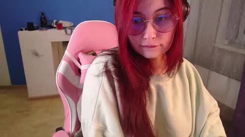 Snapshot of sarakinski chatting on 04/20/26, 02:20 Sara online show from 04/20/26, 02:20