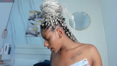 Snapshot of saralewwis chatting on 02/21/26, 10:38 Sara Lewis online show from 02/21/26, 10:38