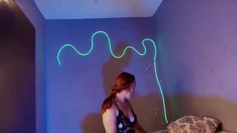 Snapshot of saramaartinez chatting on 12/22/25, 11:51 Sara online show from 12/22/25, 11:51