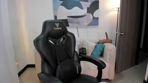 I am Sara  online show from 11/24/25, 01:05