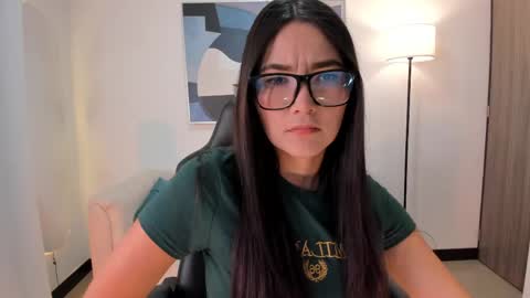 Snapshot of saraparkerx chatting on 05/21/26, 03:13 I am Sara online show from 05/21/26, 03:13