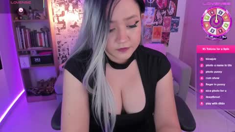 Snapshot of sararuales5 chatting on 03/03/25, 01:42 Sara Ruales online show from 03/03/25, 01:42