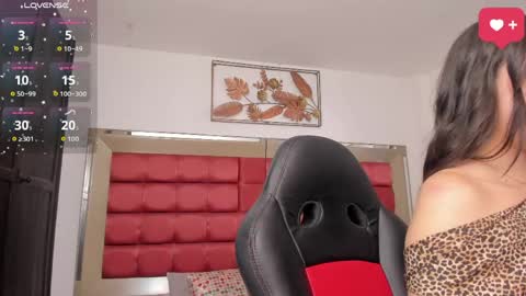 Snapshot of sarawagner_ chatting on 06/08/26, 01:28 online show from 06/08/26, 01:28