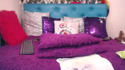 Sara Wills online show from 02/09/26, 01:59