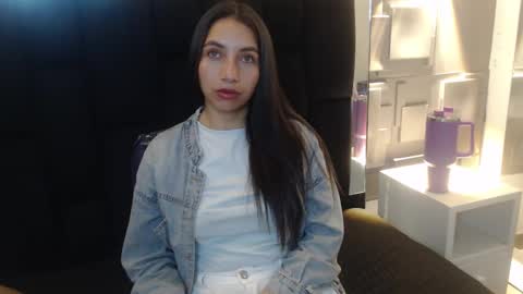 Snapshot of saray_pink chatting on 01/14/26, 12:00 Saray Pink online show from 01/14/26, 12:00