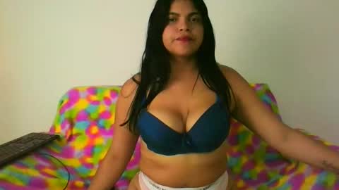 saray_we online show from 12/01/25, 01:43