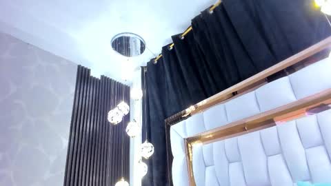 Saray online show from 10/17/25, 07:49