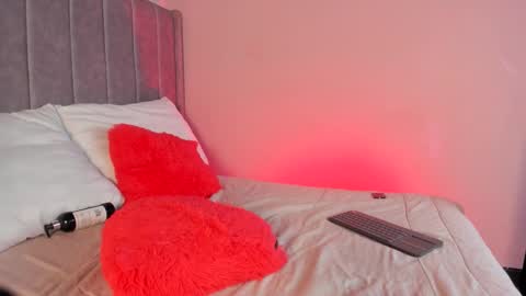 Sara Garcia online show from 10/22/25, 04:13