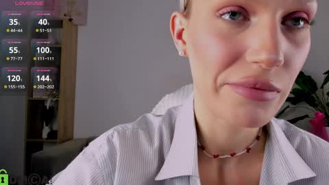 Your Selena 3 online show from 04/03/26, 03:04