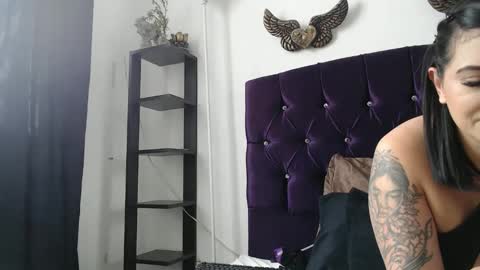 Sara online show from 11/30/25, 04:11