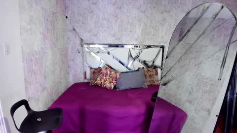 sarah online show from 10/31/25, 12:00